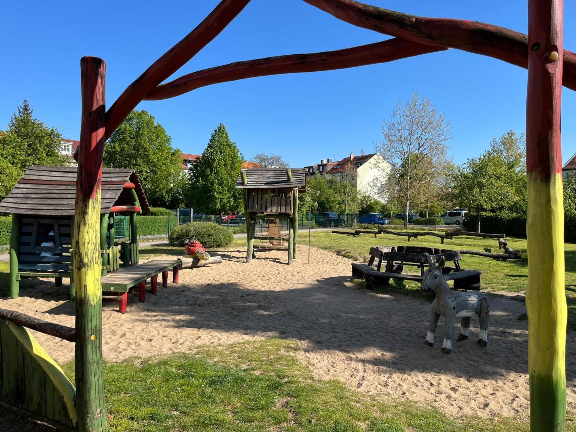 Fewo "Franzi" 5 Personen, Zentrale Lage, Parkplatz Dessau-Rosslau Bagian luar foto